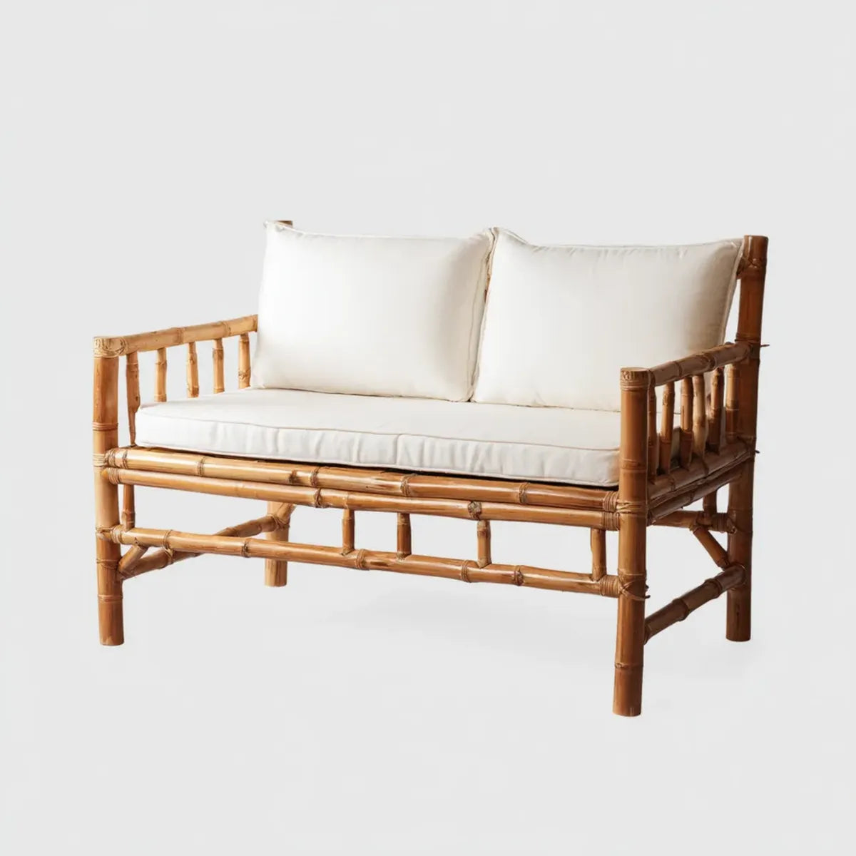 Canap¨¦ de jardin 2 places en bambou brun avec coussins ¨¦crus 130 x 75 x 85 cm